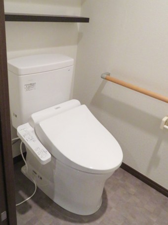 スッキリ落ち着いたトイレ空間に スッキリ落ち着いたトイレ空間に